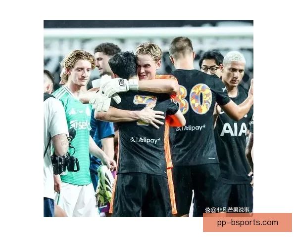 孙兴慜与热刺队友和解化解更衣室风波展现领袖风范